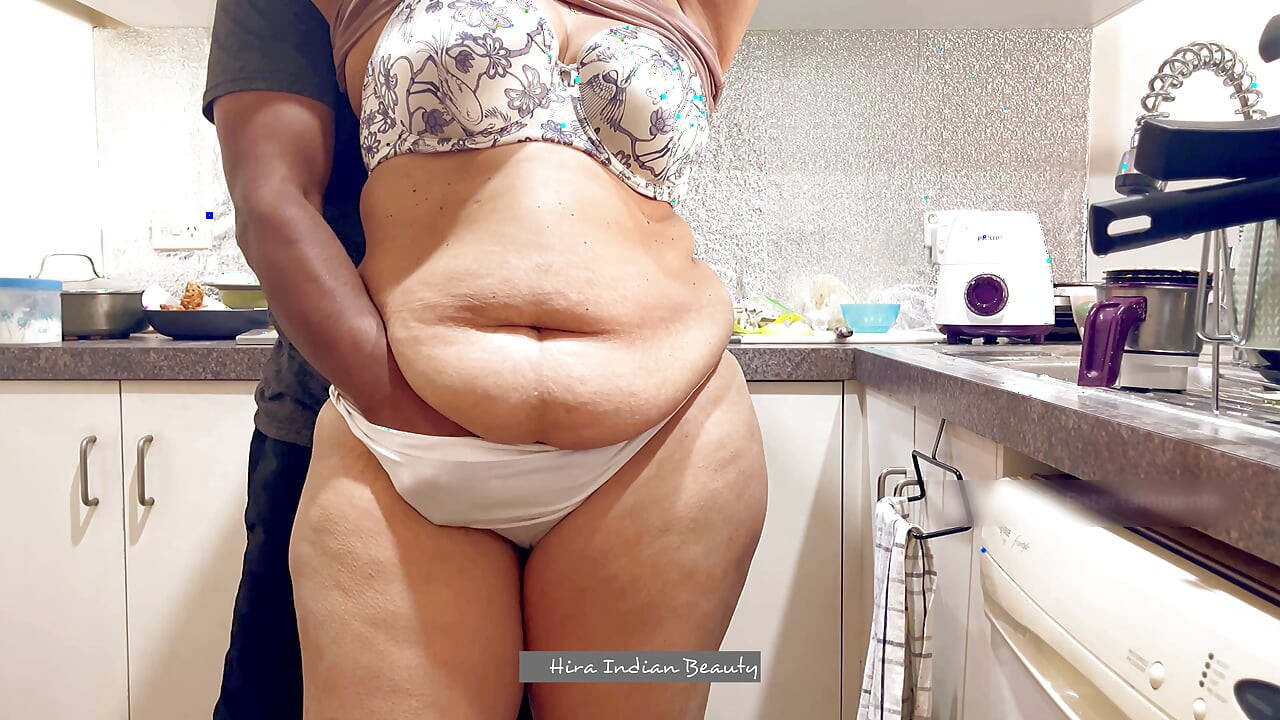 Seksi bir kayınvalide ve damadının mutfaktaki erotik ilişkisi