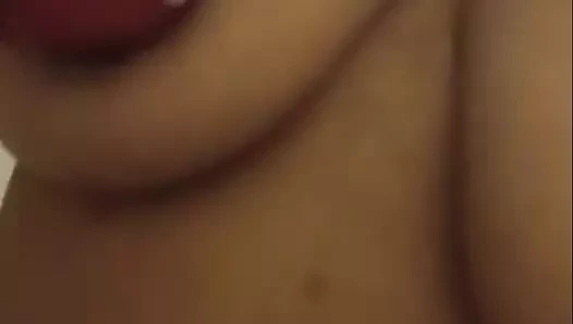 Baskın joseline bir gülle oynarken eğleniyor