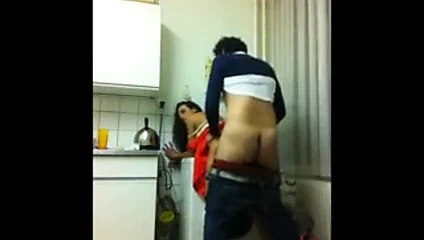 Evli kadın sert sikişiyor