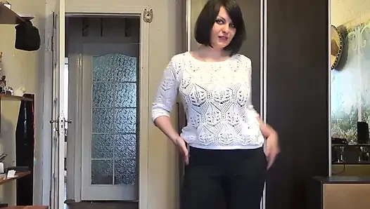Soyunuyor ve amımı vahşi sikiş mashine joi ile sikiyorum
