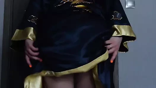 Oyuncaklarla oynamayı seviyor