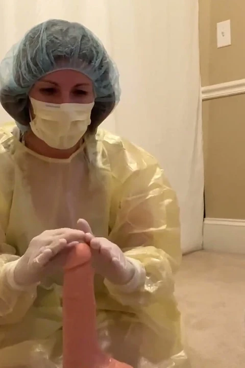 Besleyici doktor Asyalı penisi sert sağıyor