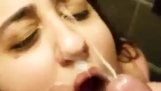 iş arkadaşı ile iş yerinde derin boğaz