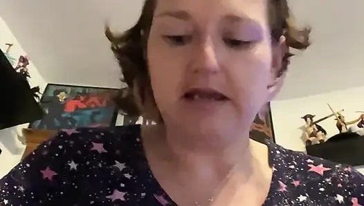 Banyo doluyken arkadaşımın yatak odasında gür amcığımdan büyük sidik!