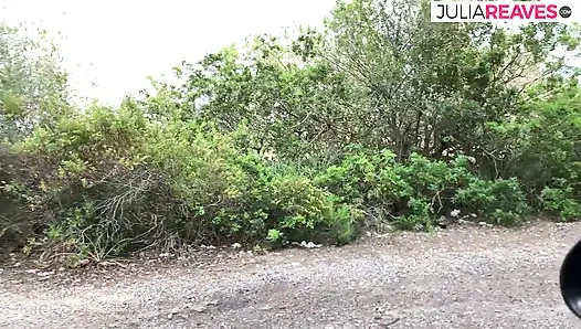 Araba sürerken bile arkadaşımın yarağı bağımlı