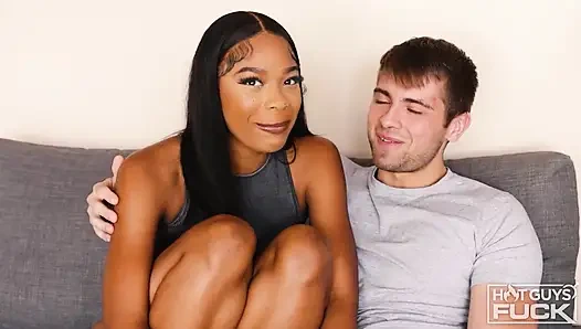 Wow! En ateşli zenci 18 yaşındaki zenci genç kız sikişebilir!