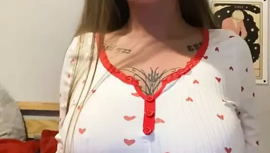 İskoç emo öğrencisi inleyerek parmaklarını dışarı çıkartan pis bir memeliyken yakalandı