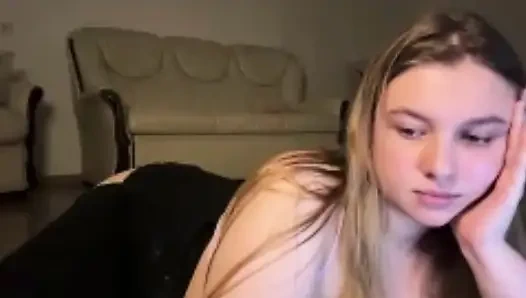 Jucielussie anal fingering doggy in tight jeans