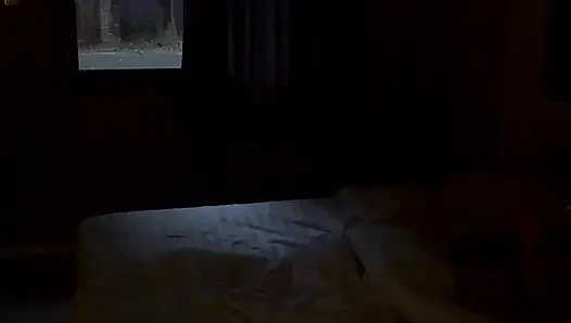 Karım gösteriş yapmayı seviyor.