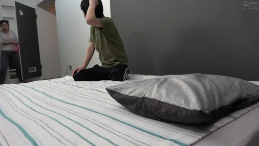 Ona masaj yaparken pantolonumu indiriyorum... - part.1