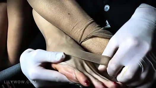 Lilywow, business lady, naylon ayaklar, yüksek topuklu ayakkabılar, asmr masajı, orta yaşlı seksi naylon çorap, seksi bacaklar, ayak masajı