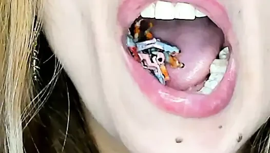 Endoskopi!! Giantess aynı anda 25 üyeyi yuttu