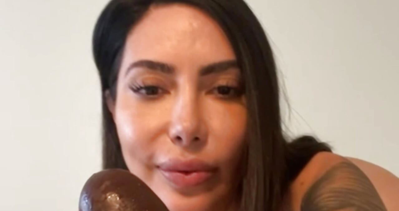 BÜYÜK ZENCI YARAĞı ATEŞLI ORTA YAŞLı SEKSI KADıN LELA STAR TARAFıNDAN SIKILIYOR
