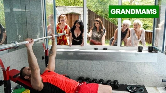 Eskimiş nineler sadece esnemek istiyor