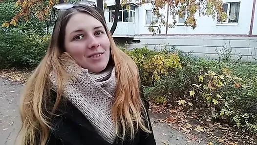 Üniversiteli bir kızı girişte siktim