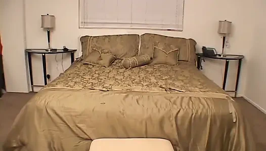 Büyük zenci yarağı olgun sürtüğün amını ahegao mutluluk verene kadar sikiyor