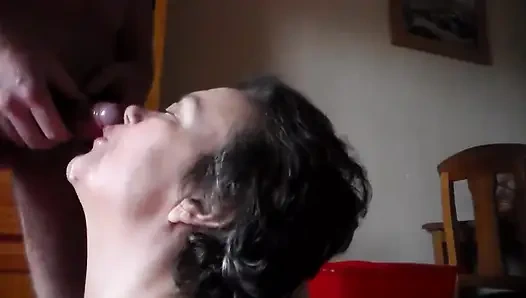 Jen yarağını yalarken John işiyor