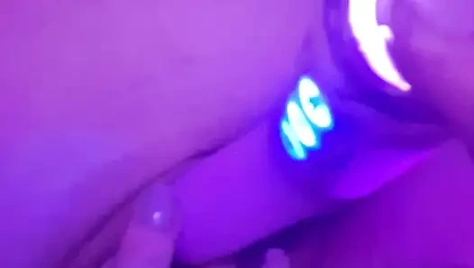 Büyük pembe dildo eğlencesi