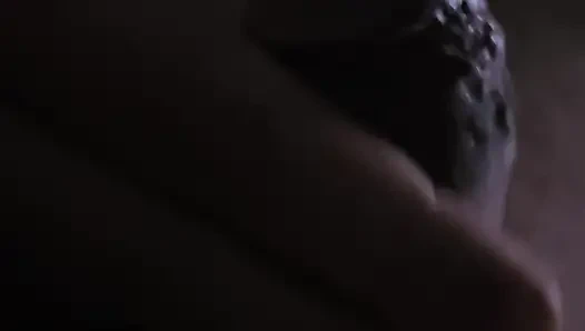 Yaramaz orta yaşlı seksi kadın mastürbasyon yapıyor