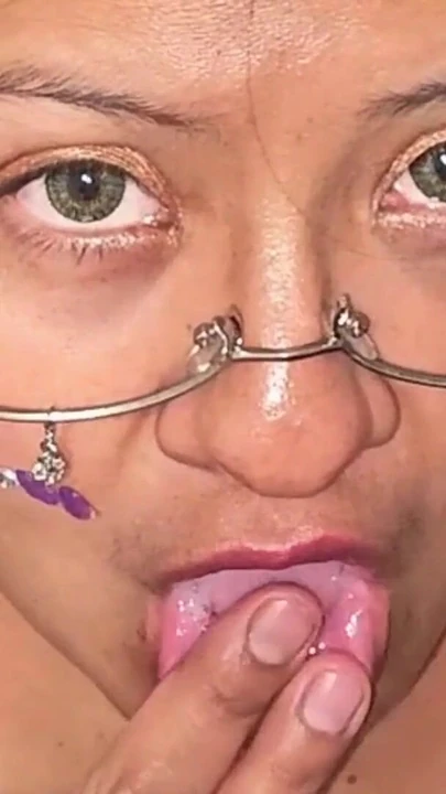 Gerçek bir döl meleği her zaman gülümsüyor 2 | Klip 2