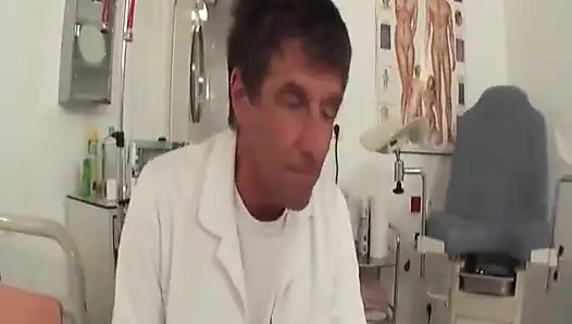 Azgın Hemşireler Klinikte Sert Sikiliyor