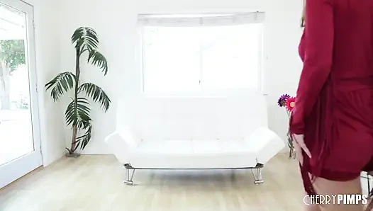 Büyük memeli Dillion Harper parmakları amını azdırdıkça heyecanlanıyor ve mastürbasyon yapmaya başlıyor