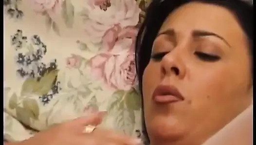 Laura, Budapeşteli öğrenci