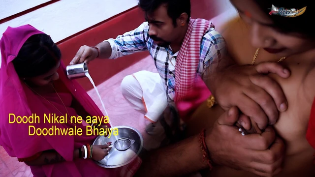 Doodh nikal ne aaya dudhwale bhaiya sudipa bhoujai ki aur chus ke piya yenge ka doodh (Hintçe ses kaydı)