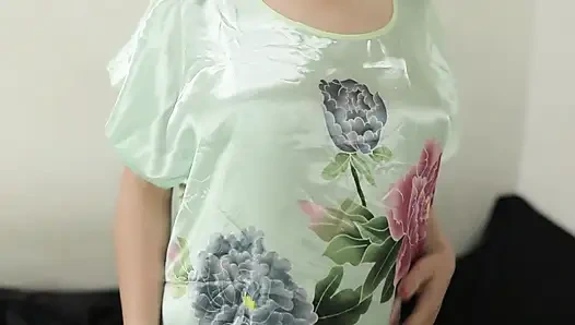 Parlak satenli egzotik Hintli tesettür - kalın büyük götlü dölleme yağlama masajı