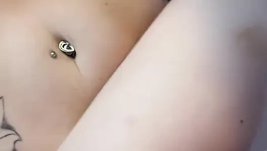 Yaramaz üvey anne kocasını oğullarıyla aldatıyor üvey baba