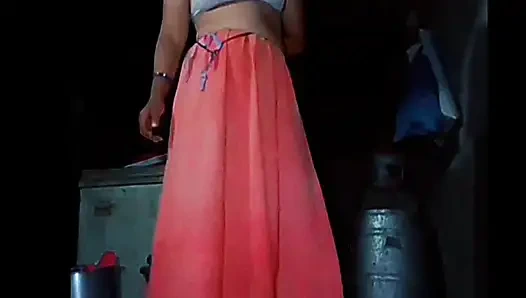 Karantinada at kuyruklu 18 yaşındaki Asyalı kadından ev yapımı mastürbasyon