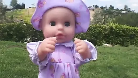 Sarışın çocuk bakıcısı maaşında artış elde etmek için sofistike işvereninin yanına gitmek zorunda