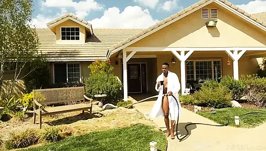 Klan dışında- Arietta Adams yeni üvey babalarının büyük yarağıyla şok oluyor