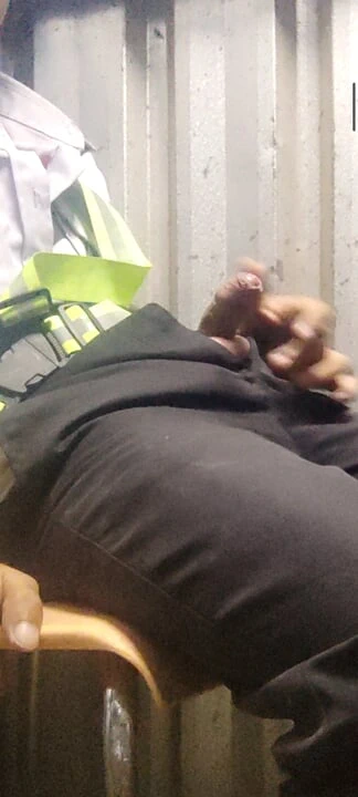 Güvenlik görevlileri iş başında.