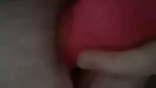 Evli kadın yeni oyuncakla mastürbasyon yapıyor