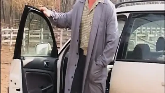 Sarışın Gözlüklü Bebek Amcığını Parmaklıyor Ve Sert Yarak Emiyor
