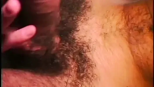 Sarışın orta yaşlı seksi kadın ofiste oral seks yapmayı seviyor