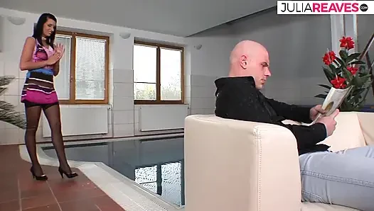 Elena biraz havalı görünüyor ama sikişirken yanardağ gibi ateşleniyor