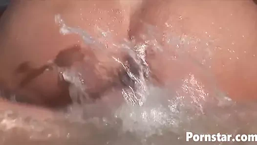 Sevimli sıska hottie barbie bankaları berbat iki yarak