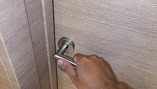 Yatmaya hazırlanıyordu ama onu dölle doldurmak zorunda kaldım