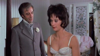 Nicola pagett iç çamaşırına kadar soyundu