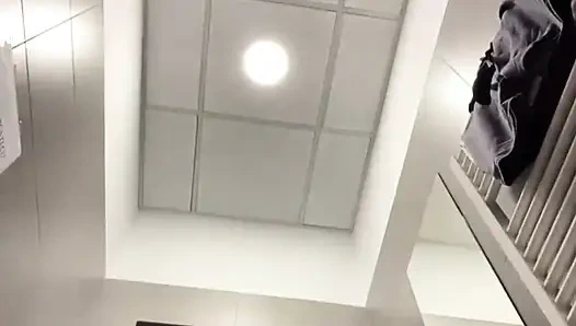 İlk kez herkesin içinde çifte penetrasyon