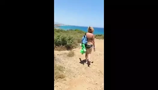 surprise in the dunes!  Sorpresa  tra  le  dune!