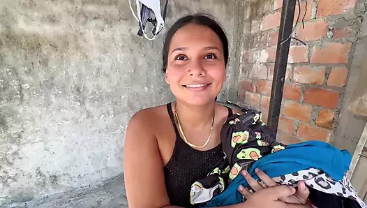 Azgın komşum kıyafetlerini yıkamasını istiyorum ve yüzüne spermle ödüyorum