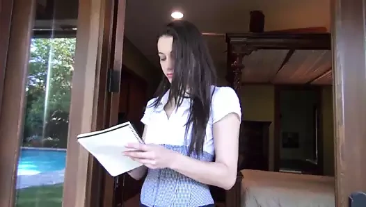 Büyük memeli lezbiyenler Francesca ve Georgia birbirlerini yalıyor